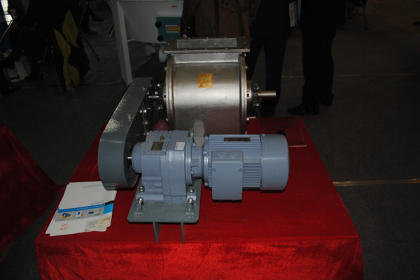 R系列斜齒輪減速機(jī)