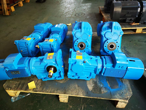 在與上海御茨合作后，工程師上門服務(wù)，再了解到我們的皮料過膠機，結(jié)合產(chǎn)品性能、工作環(huán)境。為我們訂做了款硬齒面斜齒輪減速電機。每月定期供貨。公司技術(shù)專業(yè)讓人放心。