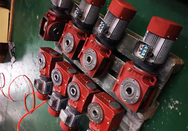 s系列斜齒蝸輪減速機(jī)自鎖帶剎車電機(jī)