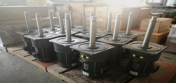 加長(zhǎng)軸減速機(jī)，專(zhuān)用減速機(jī)，塑料粉碎減速機(jī)