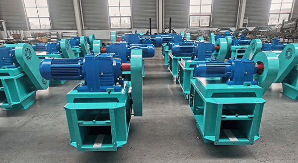 R系列斜齒輪減速機(jī)應(yīng)用在提升機(jī)上 (1).png