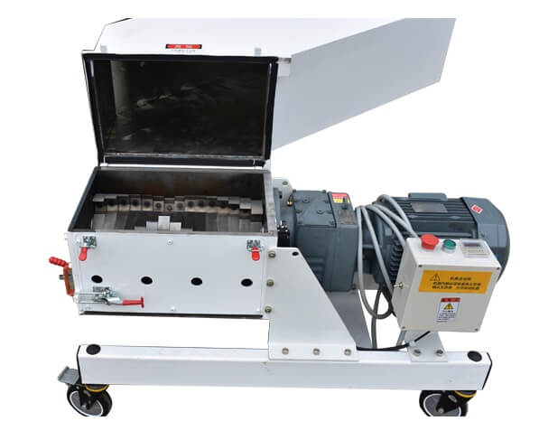 R系列斜齒輪減速機(jī)用在塑料粉碎機(jī)