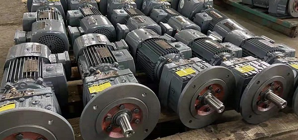 R系列斜齒輪減速機(jī)