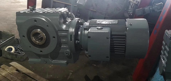 S系列斜齒輪蝸輪減速機(jī)