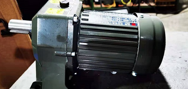 GH臥式減速機(jī)配電機(jī)一套