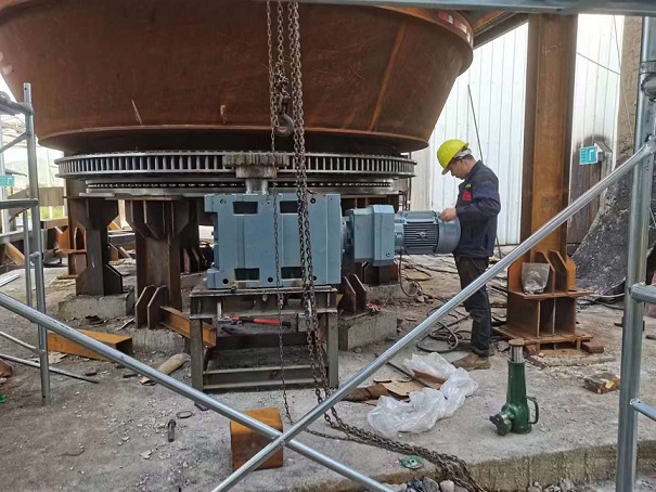 生物質(zhì)全氣化爐上邁傳減速機(jī)安裝案例 .jpg 生物質(zhì)全氣化爐上邁傳減速機(jī)安裝案例 .jpg