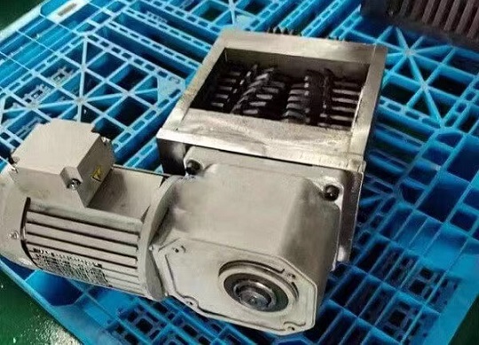 金屬撕碎機(jī)中小型減速機(jī)的重要性.jpg