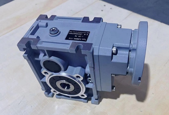 農業(yè)機械精準點播機專用減速機 SJKM050準雙曲面齒輪減速機 (2).jpg