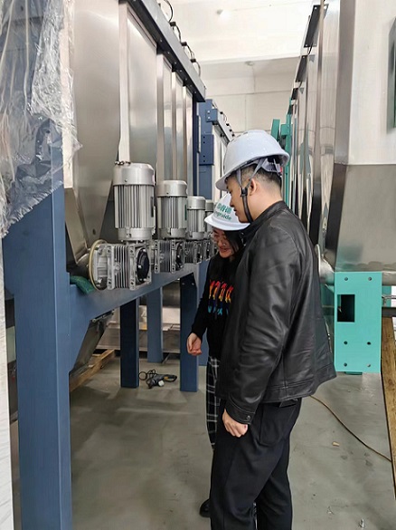 邁傳渦輪減速機(jī)在真空上料機(jī)上的配套使用 (3).jpg