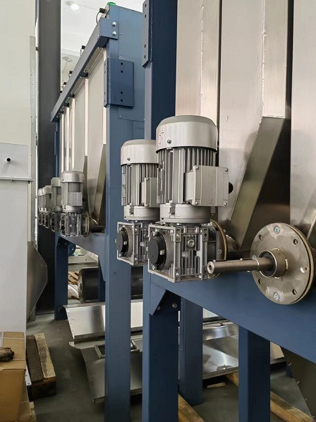 邁傳渦輪減速機(jī)在真空上料機(jī)上的配套使用 (2).jpg